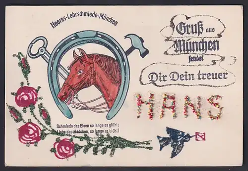 AK München, Grüsse aus der Heeres-Lehrschmiede, Namenszug aus gefärbtem Sand, Hufeisen