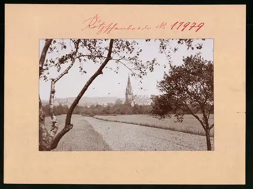 Fotografie Brück & Sohn Meissen, Ansicht Kötzschenbroda, Blick über die Felder auf die Kirche