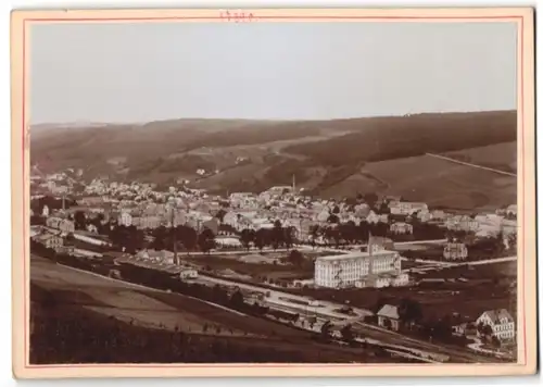 Fotografie Brück & Sohn Meissen, Ansicht Olbernhau i. Erzg., Blick auf den Bahnhof und die Möbel-Fabrik Otto Weinhold jr