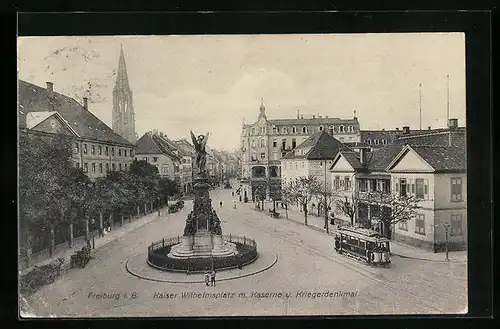 AK Freiburg i. B., Kaiser Wilhelmplatz mit Kaserne und Kriegerdenkmal, Strassenbahn