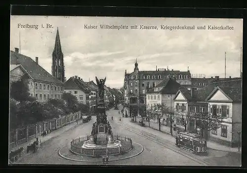 AK Freiburg i. Br., Kaiser Wilhelmplatz mit Kaserne Kriegerdenkmal und Kaiser-Cafe, Strassenbahn
