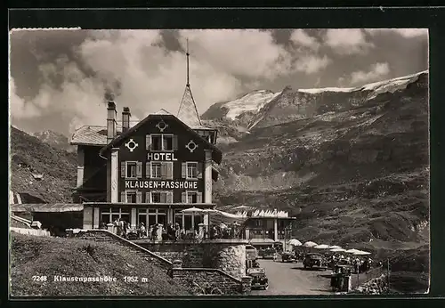 AK Unterschächen, Hotel Klausenpasshöhe mit Bergpanorama