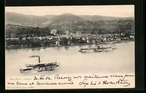 AK Salzig am Rhein, Panorama des Ortes mit Rheindampfern