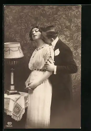 AK EAS: Junges Paar erlebt Glückliche Stunden