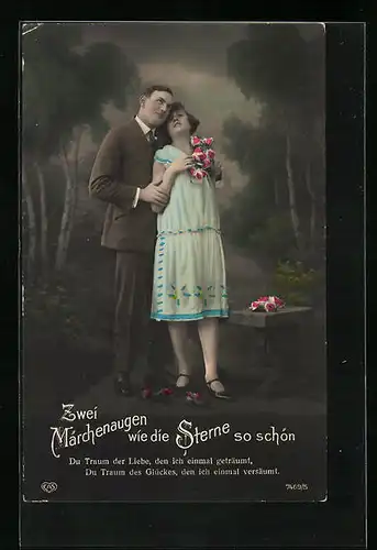 Foto-AK EAS: Junges Paar mit Blumen vor Landschaftskulisse