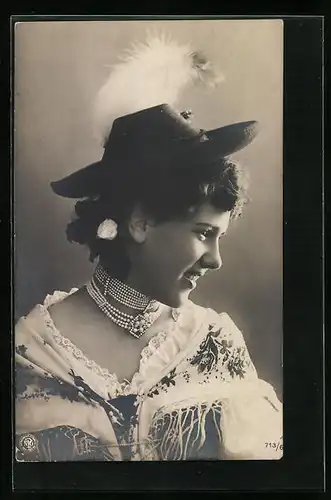 AK NPG Nr. 713 /6: Portrait einer jungen Dame in Tracht mit Hut
