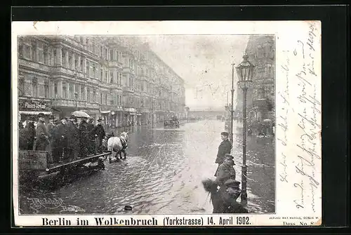 AK Berlin, Wolkenbruch 1902, Yorkstrasse mit Geschäften und Pferdewagen