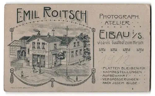 Fotografie Emil Roitsch, Eibau i. S., Ansicht Eibau i. S., Atelier mit Strassenpartie und Blumendekor