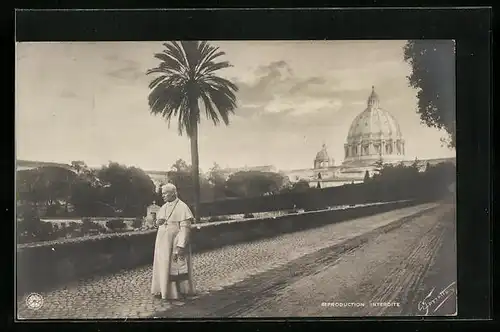 AK Rom, Papst Pius X. auf einer Strasse beim Petersdom