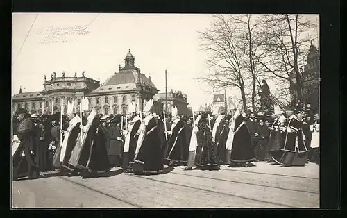 AK Beisetzung des Erzbischofs von Stein 1909 - Prozession mit Geistlichen
