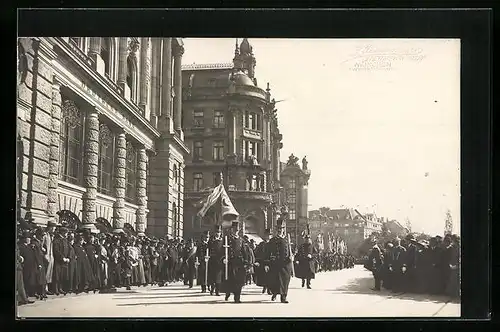 AK Beisetzung des Erzbischofs von Stein 1909 - Trauerzug mit Publikum