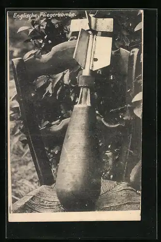 AK Englische Fliegerbombe auf Stuhl, Munition