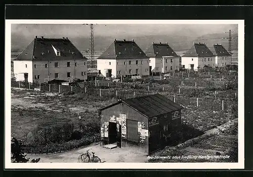 AK Neu-Sörnewitz, Neue Siedlung Hanfgrundstrasse mit Lagerhalle