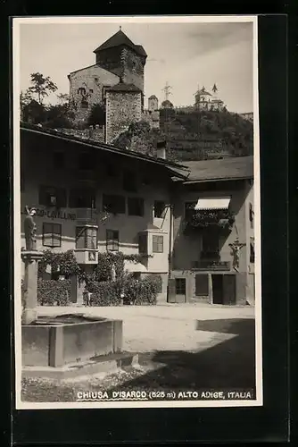AK Chiusa d`Isarco, Marktplatz mit Brunnen