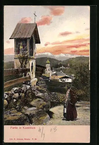 AK Kastelruth, Ortsansicht mit Wegkreuz