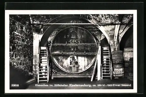 AK Klosterneuburg, Stiftskeller - Riesenfass unter Gewölbedecke
