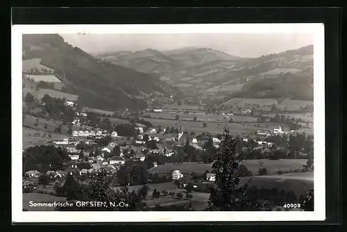 AK Gresten, Ortsansicht mit Feldern und Bergen