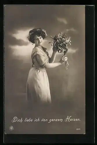 Foto-AK NPG Nr. 2911: Verliebtes Mädchen mit Blumenstrauss