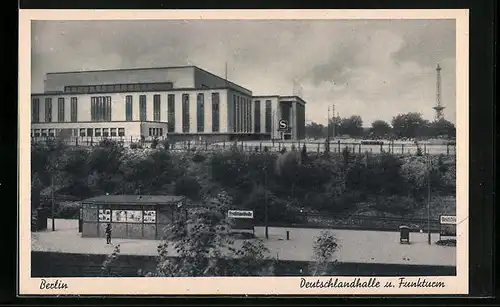 AK Berlin, Deutschlandhalle mit S-Bahnhof und Funkturm