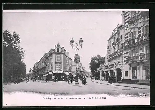 AK Vichy, Place Victor-Hugo et Rue de Nimes
