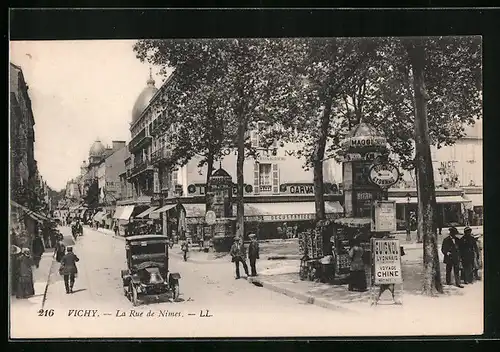 AK Vichy, La Rue de Nimes
