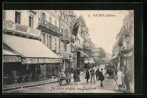 AK Vichy, La Rue de Nimes