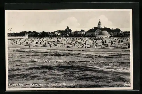 AK Swinemünde, Blick auf den Strand und das Kurhaus vom Wasser aus