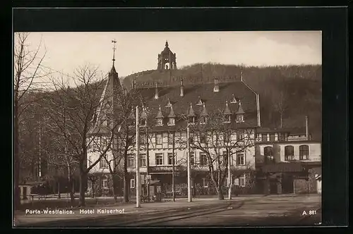 AK Porta-Westfalica, Hotel Kaiserhof mit Strassenpartie