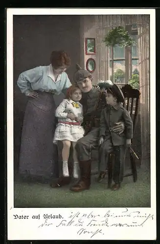 AK Vater auf Urlaub von der Front, Kleiner Sohn in Uniform