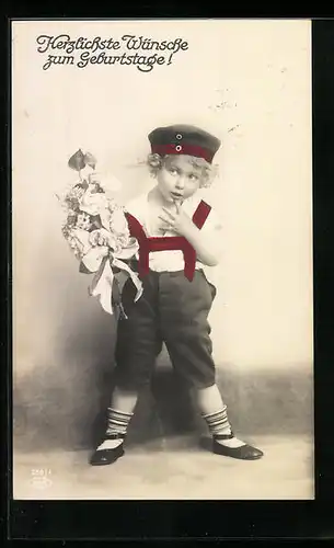 AK Kleiner Soldat mit Blumenstrauss gratuliert zum Geburtstag