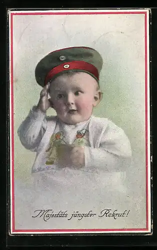 Künstler-AK Kleinkind mit Lätzchen und Soldatenmütze ist Majestäts jüngster Rekrut