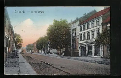 AK Calvörde, Breite Strasse mit Passanten