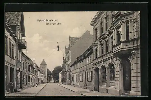 AK Neuhaldensleben, Partie in der Bülstringer Strasse mit Deutschem Haus und Blick auf Kirche