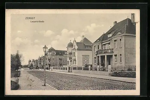 AK Zerbst, Partie in der Leopold-Strasse mit Villen