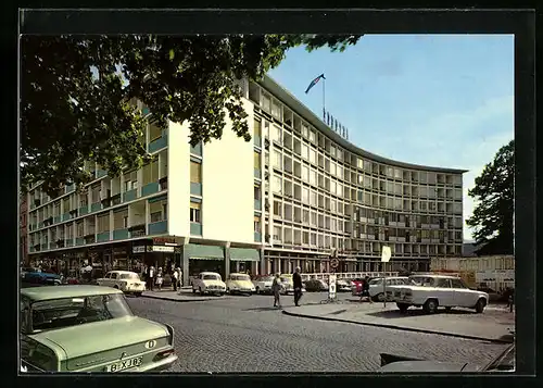 AK Meran, Hotel Eurotel, parkende Autos