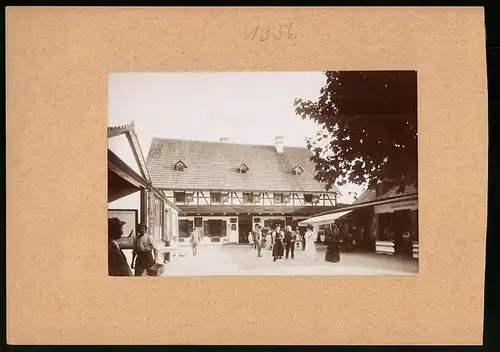 Fotografie Brück & Sohn Meissen, Ansicht Marienbad, Partie mit Kurgästen am Cafe Egerländer, Antiquitäten Geschäft