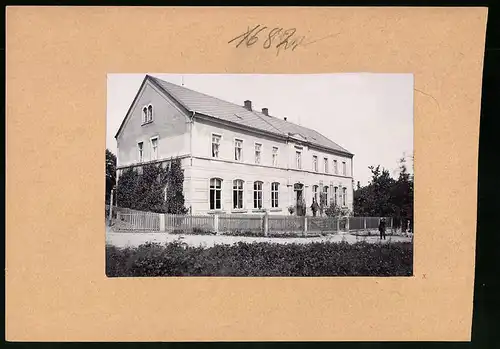 Fotografie Brück & Sohn Meissen, Ansicht Kesselsdorf i. Sa., Partie an der Schule
