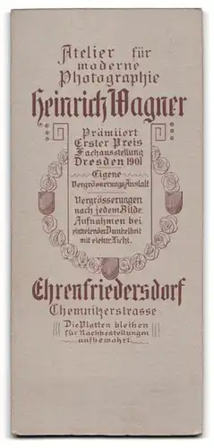 Fotografie Heinrich Wagner, Ehrenfriedersdorf, Chemnitzerstr., Mädchen im weissen Kleid mit Blumenstrauss zur Konfirmation