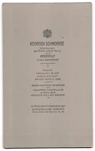 Fotografie H. Schmorrde, Herrnhut-Bernstadt, Junges Brautpaar mit Blumenstrauss und Schleier