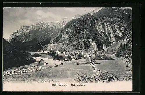 AK Amsteg, Ortspartie mit Brücke aus der Vogelschau, Gotthardbahn