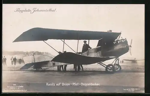 Foto-AK Sanke Nr. 211: Berlin-Johannisthal, Kanitz auf Union-Pfeil-Doppeldecker auf dem Flugplatz