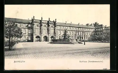 AK Bayreuth i. B., Vorderansicht des Schlosses mit dem Brunnen