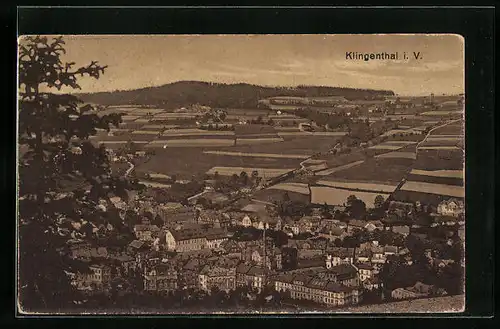AK Klingenthal i. V., Generalansicht der Stadt vom Waldrand aus