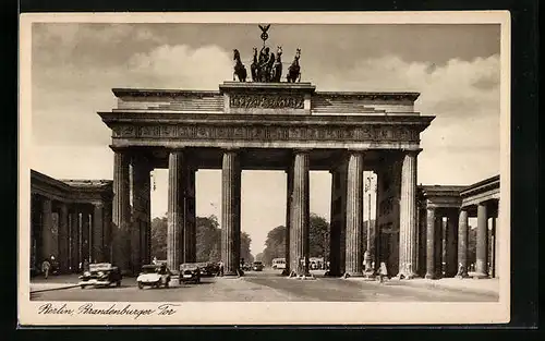 AK Berlin, Automobile am Brandenburger Tor