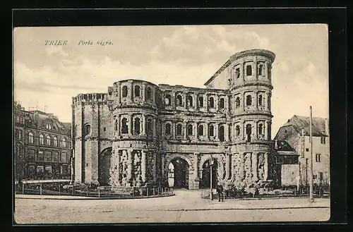 AK Trier, Mann vor der Porta Nigra