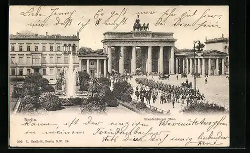 AK Berlin, Parade vor dem Brandenburger Tor