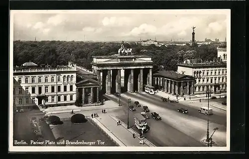 AK Berlin, Pariser Platz und Blick auf das Brandenburger Tor