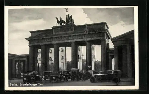 AK Berlin, Automobile vor dem Brandenburger Tor