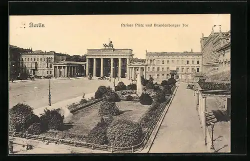 AK Berlin, Pariser Platz und das Brandenburger Tor