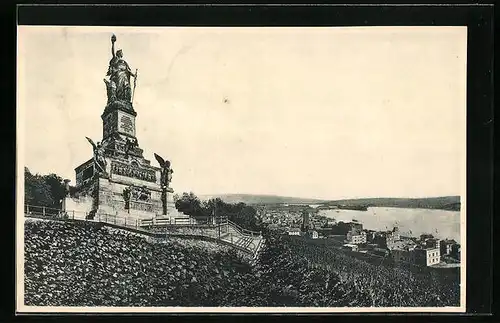 AK Rüdesheim a. Rhein, das National-Denkmal auf dem Niederwald, Stadttotale